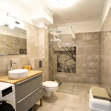 Everysky - Konopnickiej 11 קרפאז'